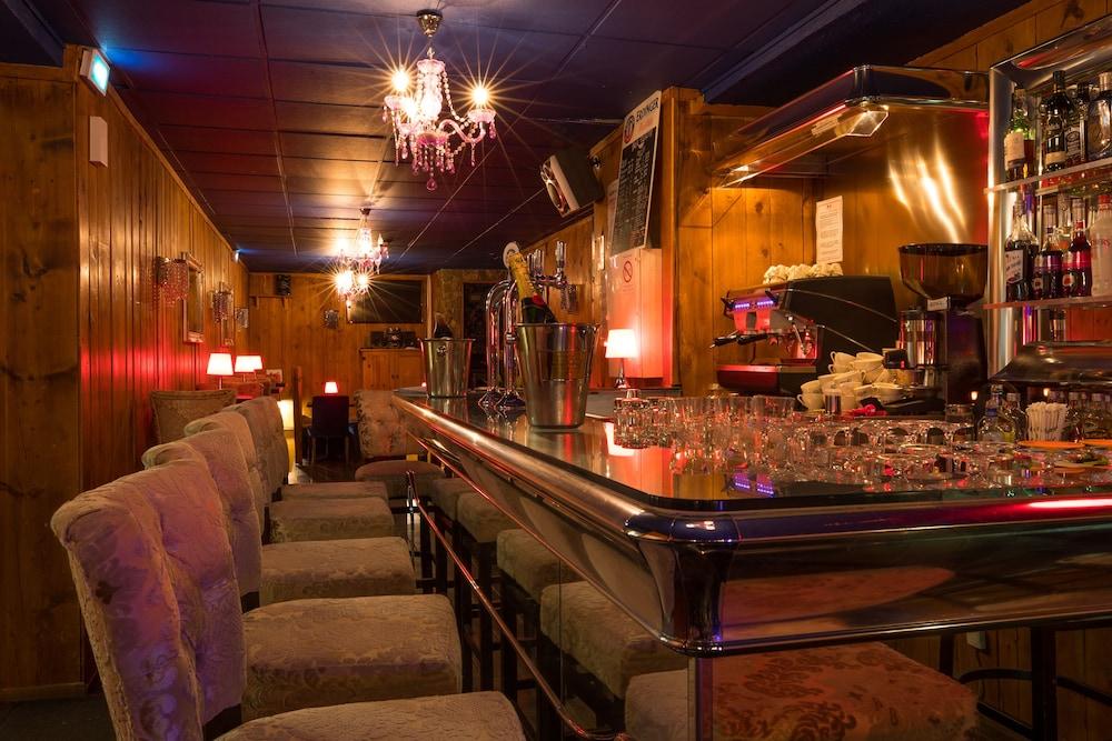 Madame Olympic Hotel 2*